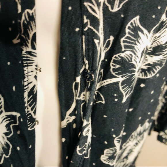 KIVARI Navy & White Floral Playsuit Romper XS Front Tie, Elastic Waist, Pockets - Picture 9 of 12